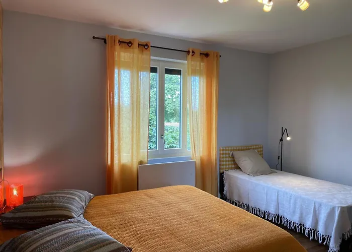 Champêtre Rénové Avec Wifi Et Parking à Pierrefitte-sur-loire, 2 - Fr-1-489-347 *